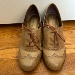 Size 8 Oxford Style Shootie